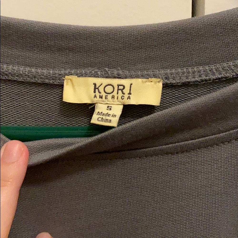 Boutique Pullover - Picture 3 of 3